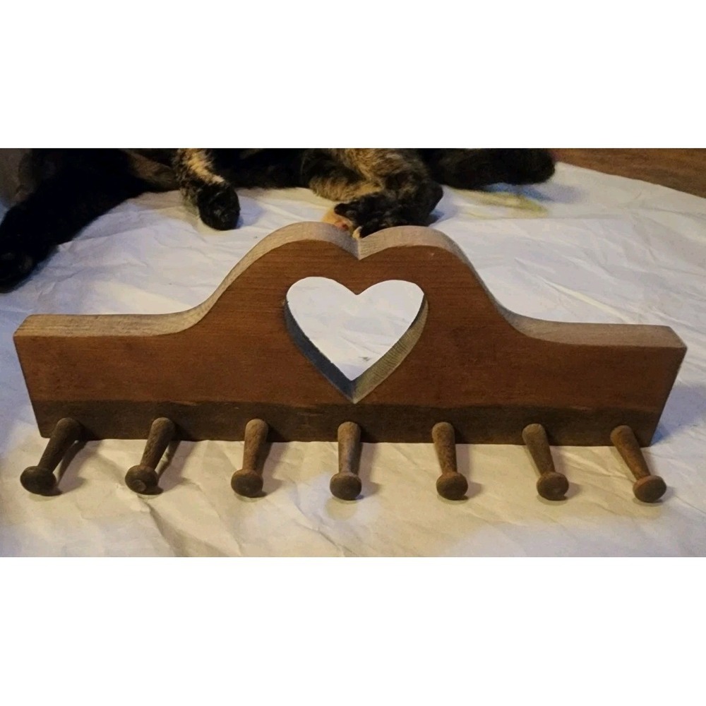 Vintage Solid Wood Heart Cutout Key Holder Rack, Wall Hanging, 7 Pegs